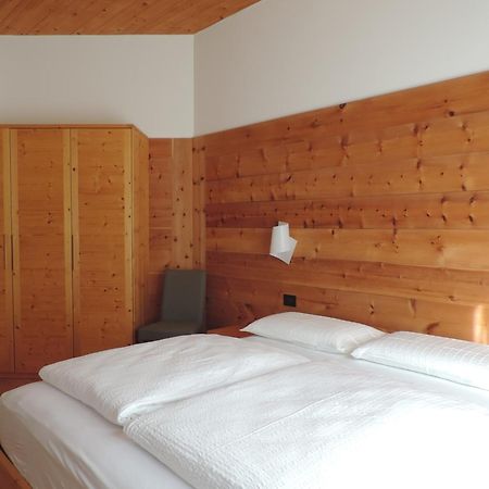 Hotel Garni Tuttotondo Levico Terme Habitación foto