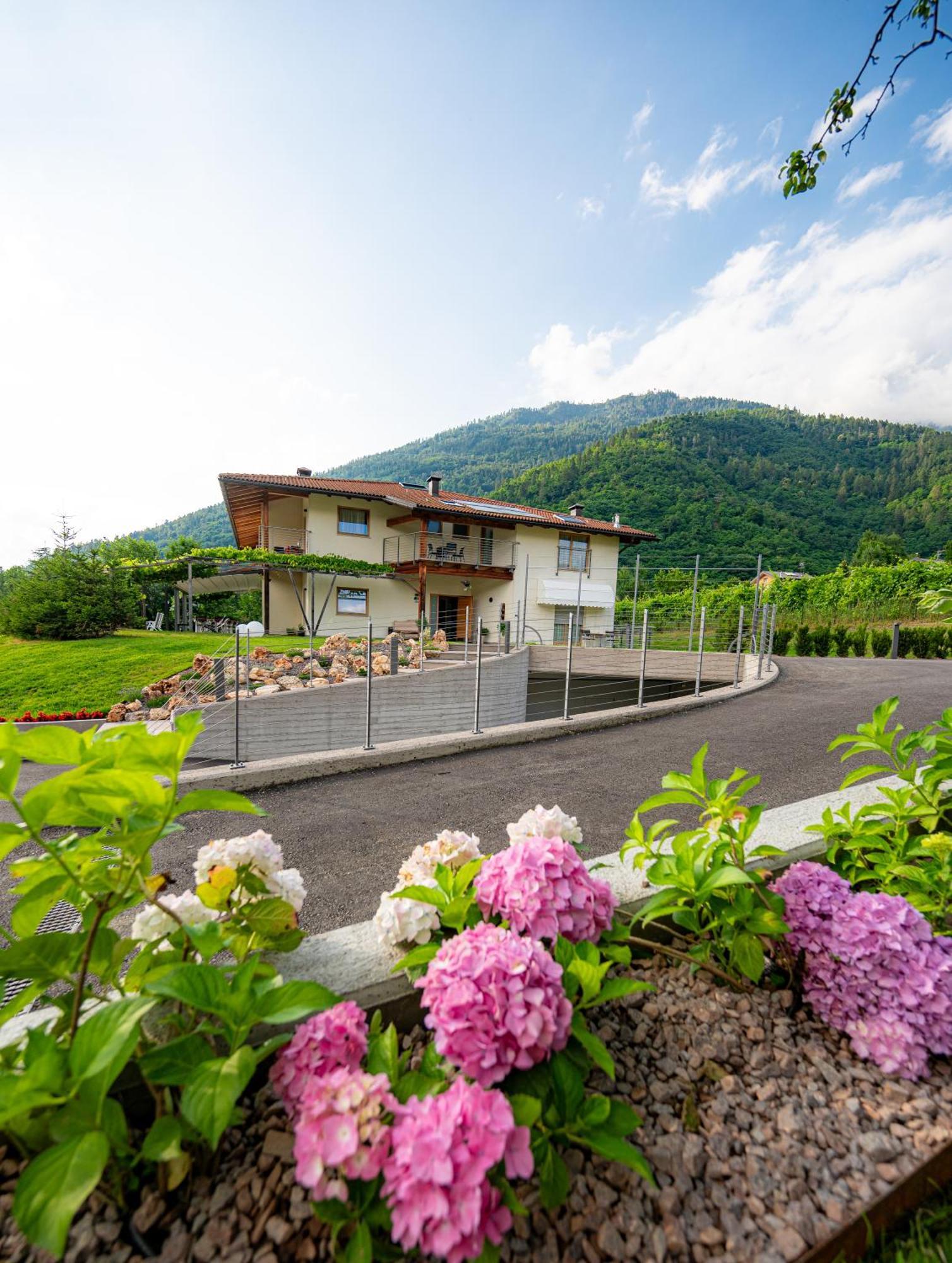 Hotel Garni Tuttotondo Levico Terme Exterior foto