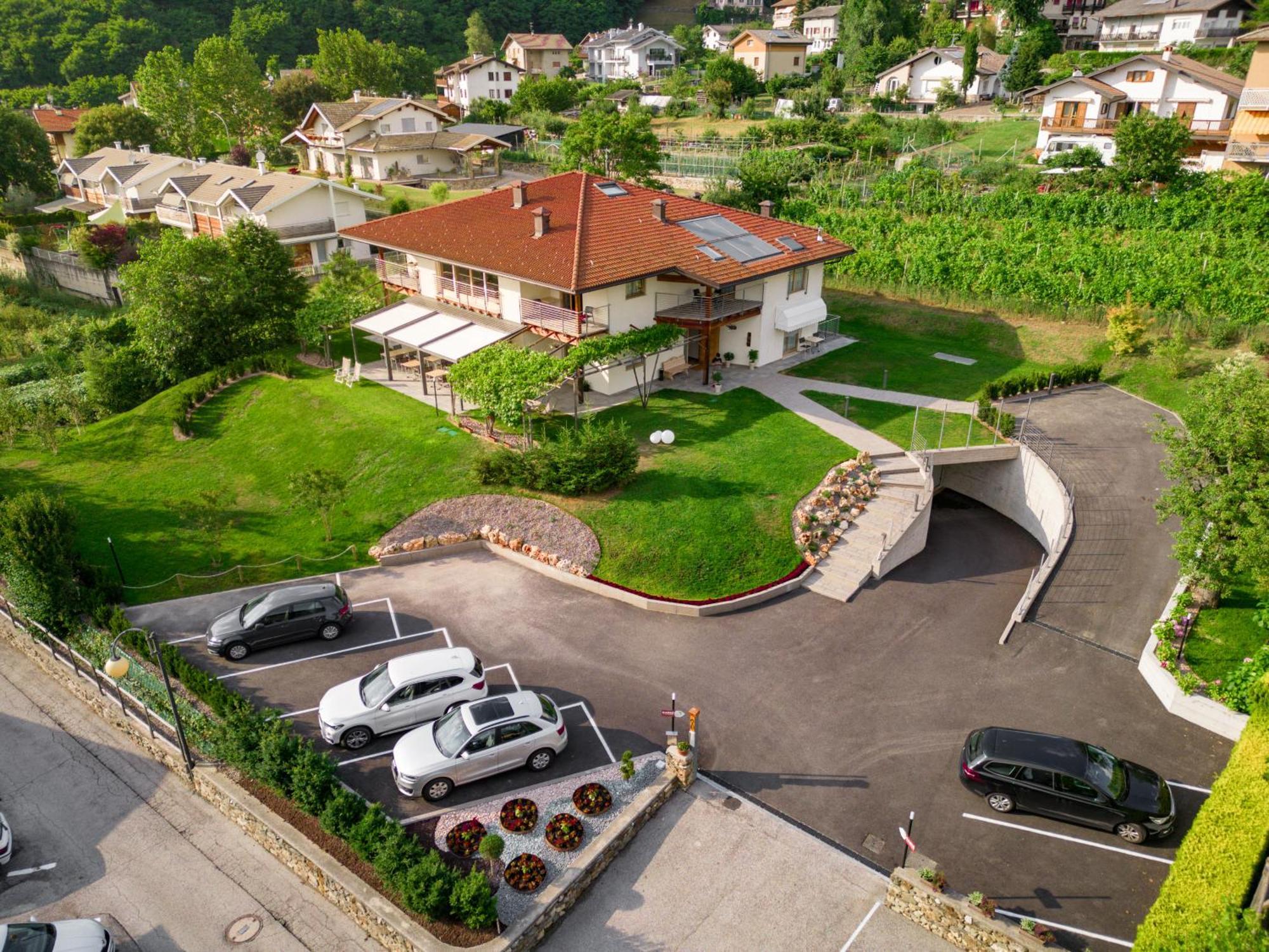 Hotel Garni Tuttotondo Levico Terme Exterior foto