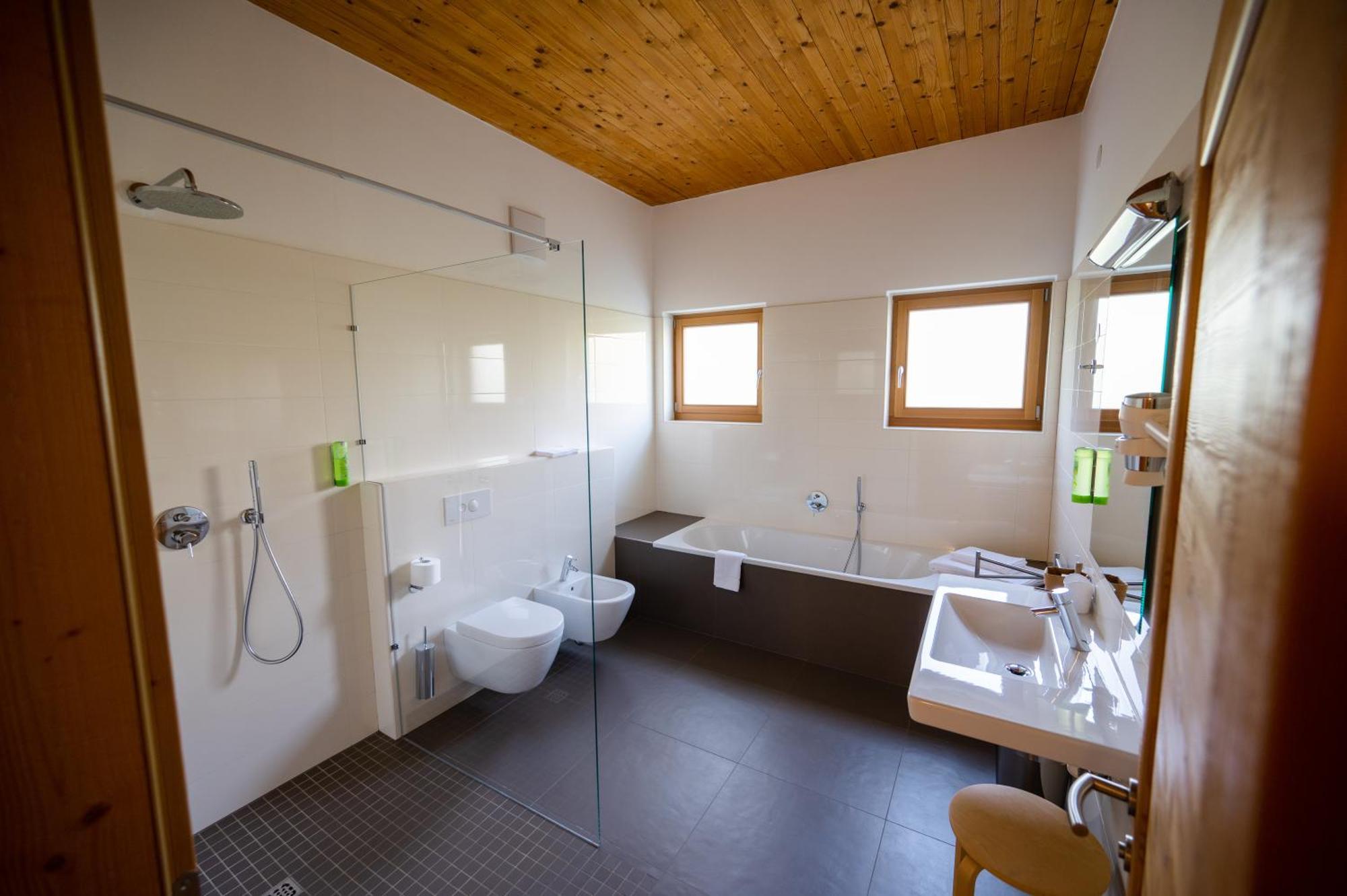 Hotel Garni Tuttotondo Levico Terme Habitación foto