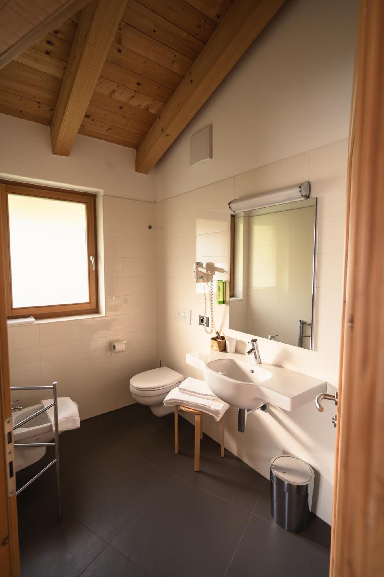 Hotel Garni Tuttotondo Levico Terme Habitación foto